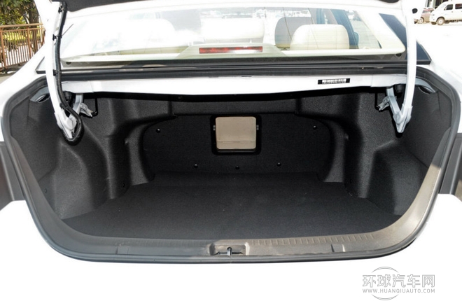 2013款 1.8T 自動尊崇型