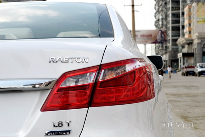 2013款 1.8T 自動尊崇型