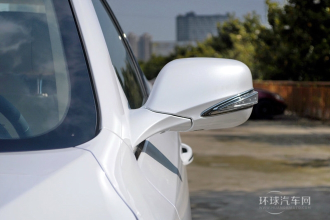 2013款 1.8T 自動尊崇型