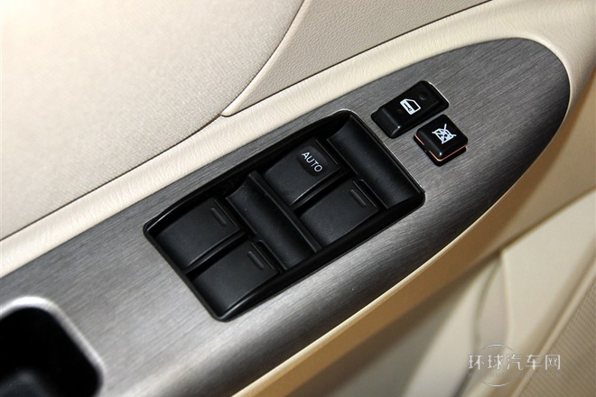 2012款 1.8L 自動(dòng)尊貴型