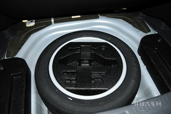 2013款 1.8T 自動尊貴型 國IV