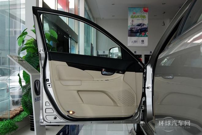 2013款 1.8T 自動尊貴型 國IV