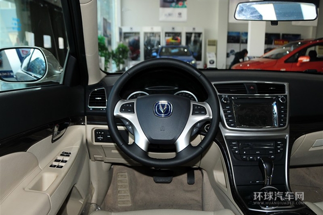 2013款 1.8T 自動尊貴型 國IV