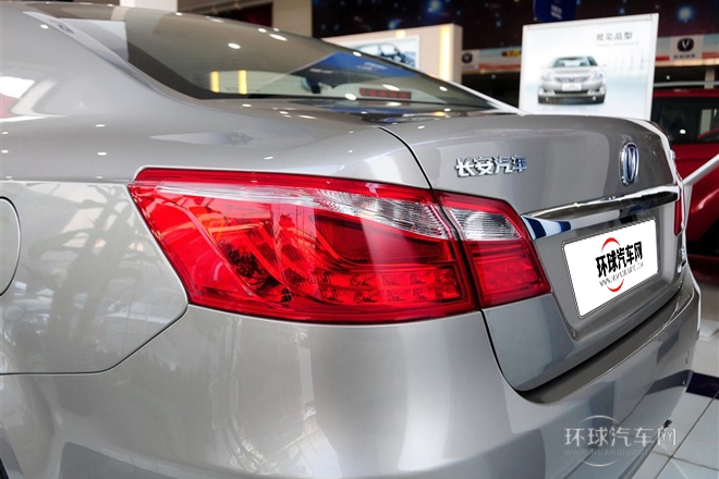 2013款 1.8T 自動尊貴型 國IV