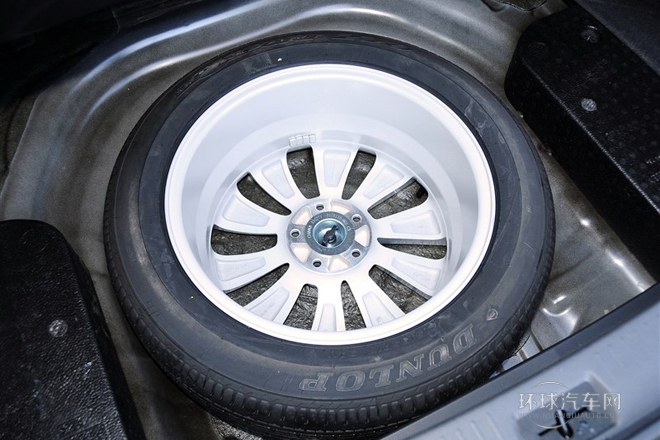 2013款 1.8T 自動尊貴型 國V