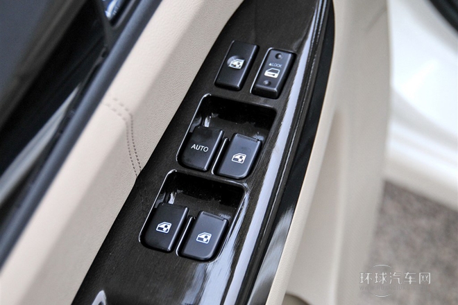 2014款 1.6L 自動尊貴型