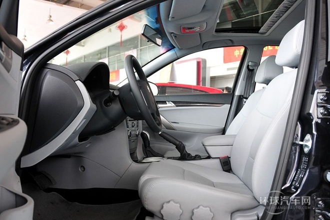 2011款 1.8T 自動尊貴型