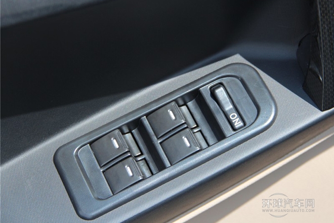 2011款 1.0L 手動標準型