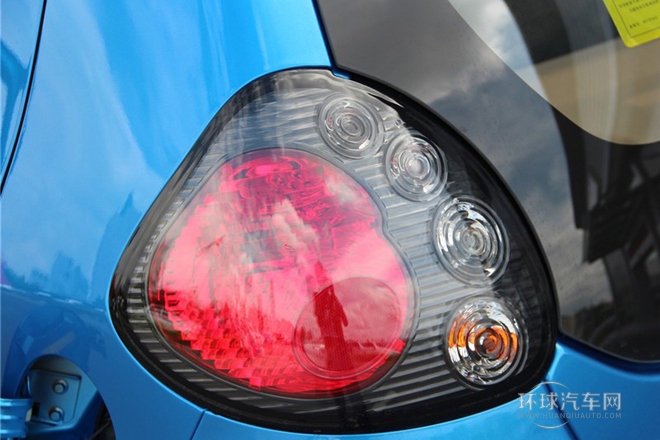 2011款 1.0L 手動(dòng)標(biāo)準(zhǔn)型