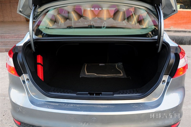 2012款 三廂 1.6L AT風尚型