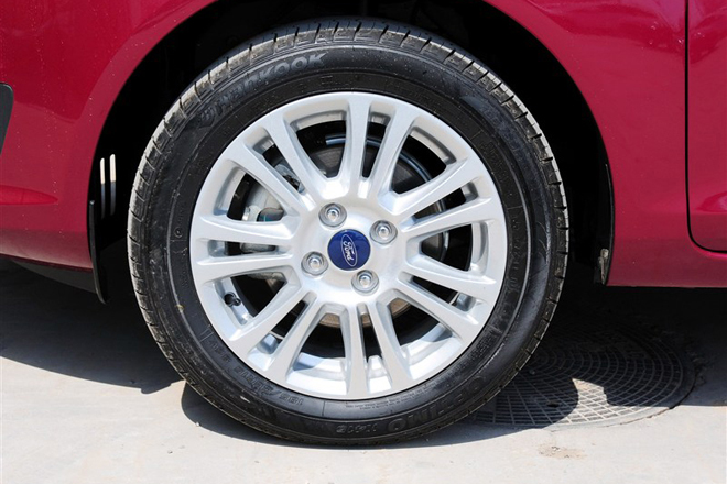 2013款 兩廂 1.5L 自動時尚型