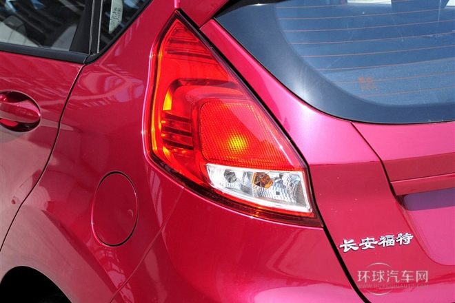 2013款 兩廂 1.5L 自動時尚型