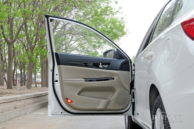 2012款 三廂 1.5L 手動舒適型