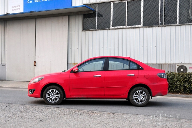 2012款 三廂 1.5L 手動尊貴型