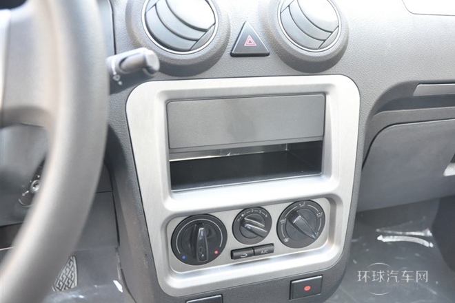 2012款 1.0L 手動進取型