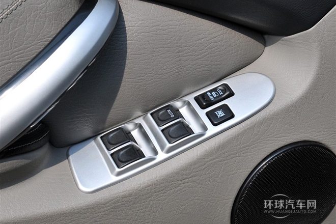 2011款 2.0L 手動兩驅(qū)豪華型