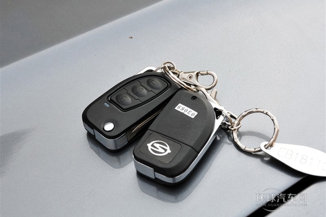 2011款 2.0L 手動兩驅超豪華型