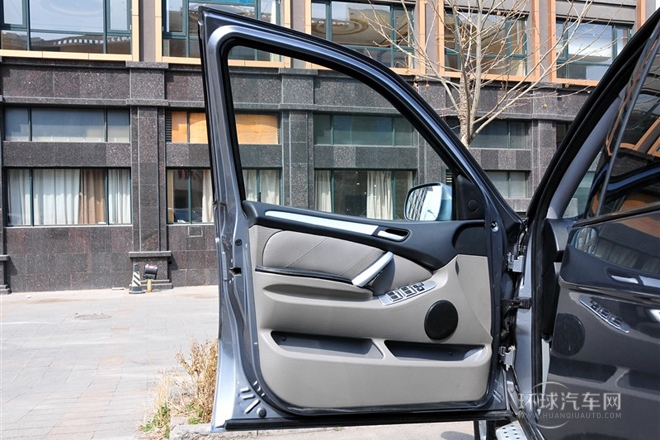 2011款 2.0L 手動兩驅(qū)超豪華型