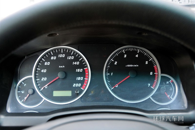 2011款 2.0L 手動兩驅超豪華型