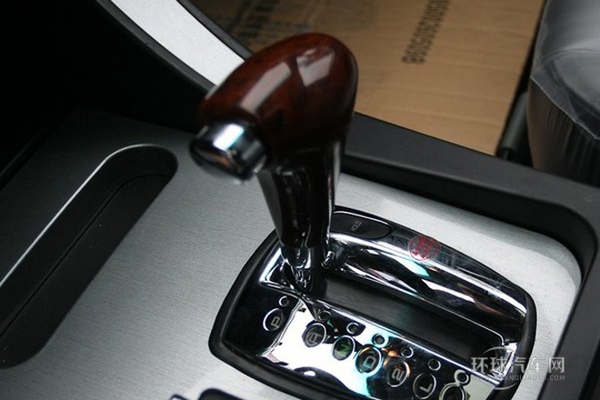 2011款 2.0L 自動兩驅超豪華型