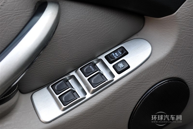 2011款 2.4L 自動兩驅超豪華型