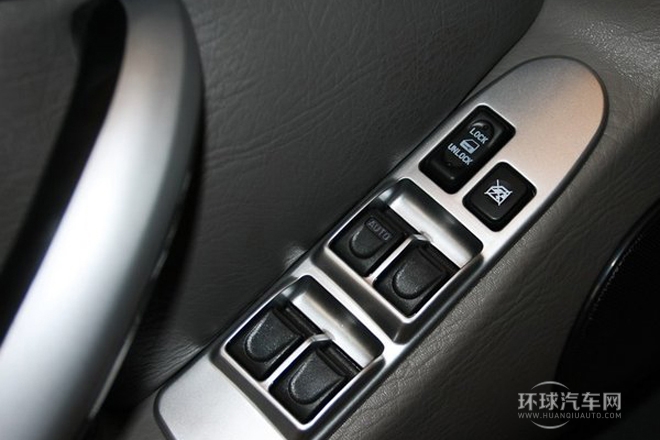 2011款 2.4L 手動四驅(qū)豪華型