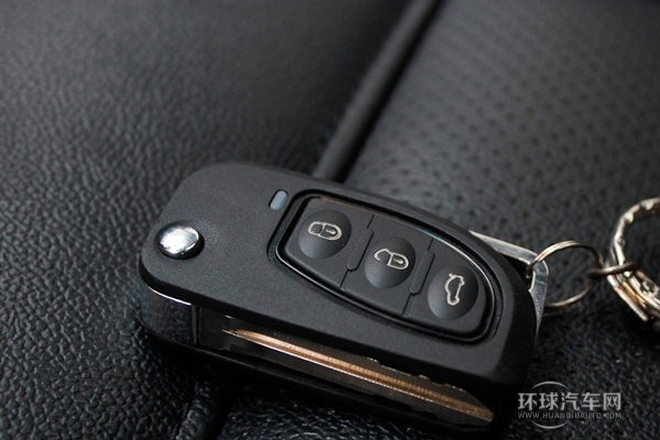 2011款 2.4L 手動(dòng)四驅(qū)超豪華型