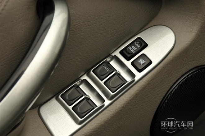 2011款 2.4L 手動四驅(qū)超豪華型