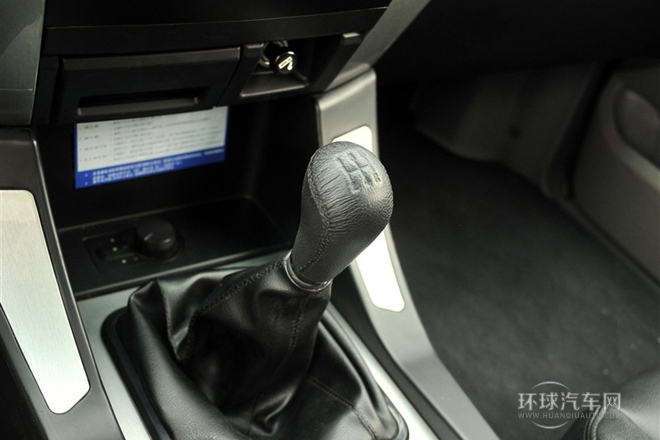 2011款 2.4L 手動四驅超豪華型