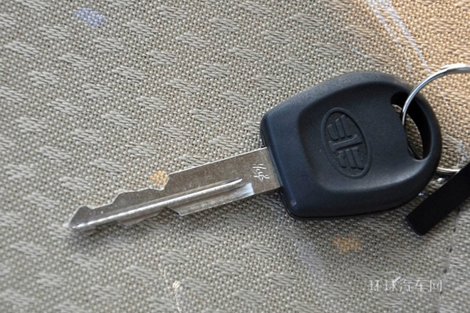 2011款 超值版 1.5L 手動5座