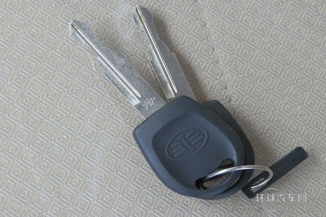 2014款 1.3L 手動7座超值版