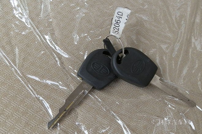 2014款 1.3L 手動5座超值版