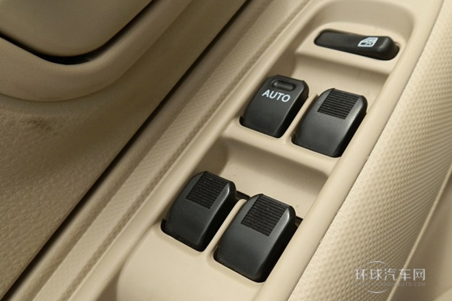 2014款 1.3L 手動5座超值版