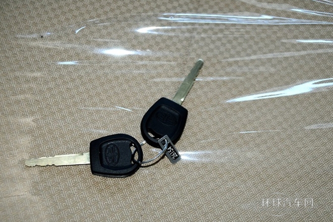 2011款 超值版 1.3L 手動5座