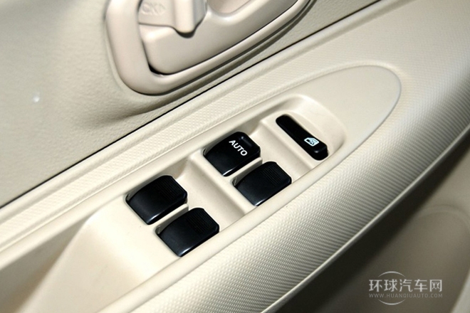 2011款 超值版 1.3L 手動(dòng)5座