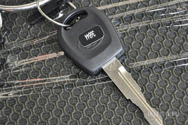 2013款 1.5L 手動7座時尚舒適型