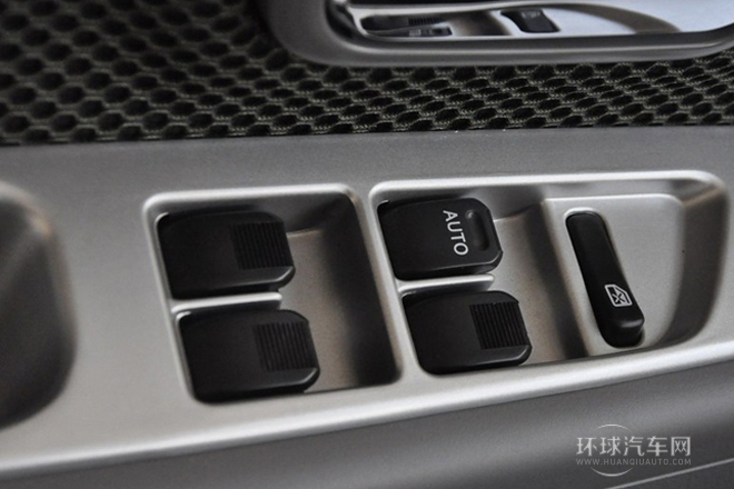 2013款 1.5L 手動7座時尚舒適型