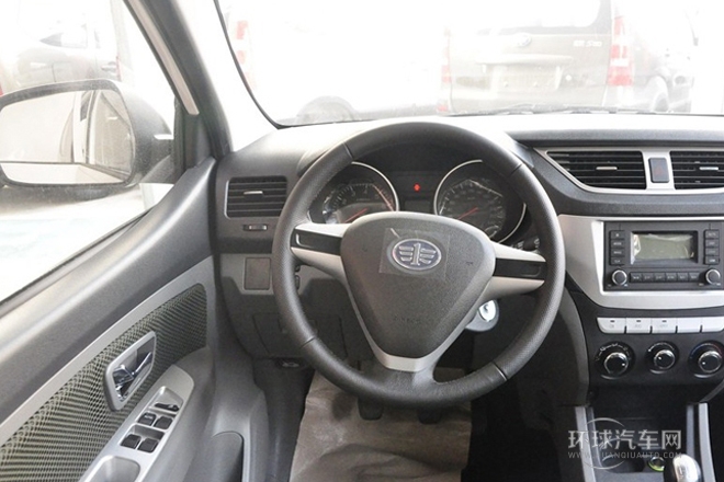 2013款 1.5L 手動7座時尚舒適型