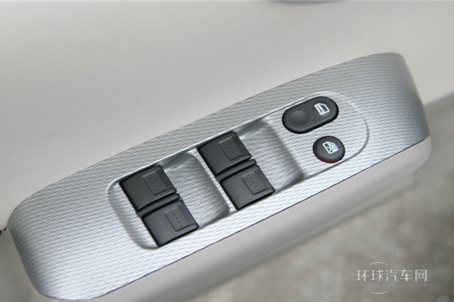 2013款 1.5L 自動(dòng)豪華型