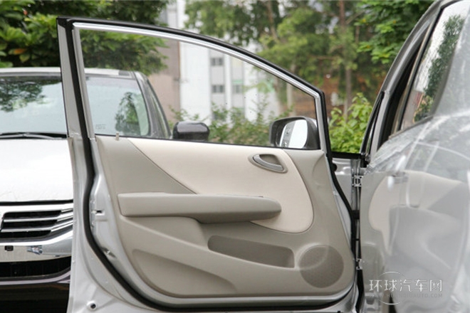 2013款 1.5L 自動豪華型