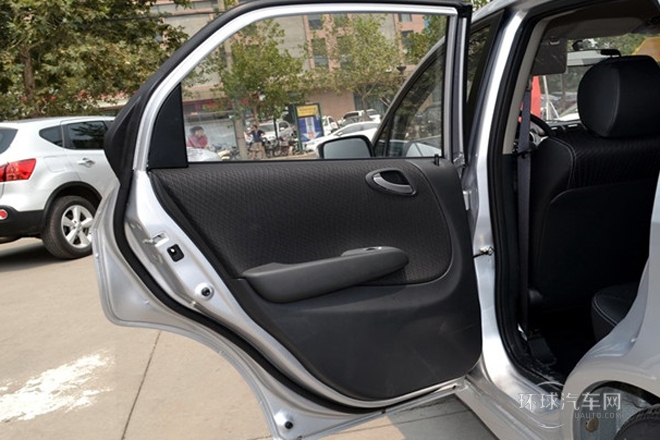 2013款 1.5L 手動(dòng)運(yùn)動(dòng)型