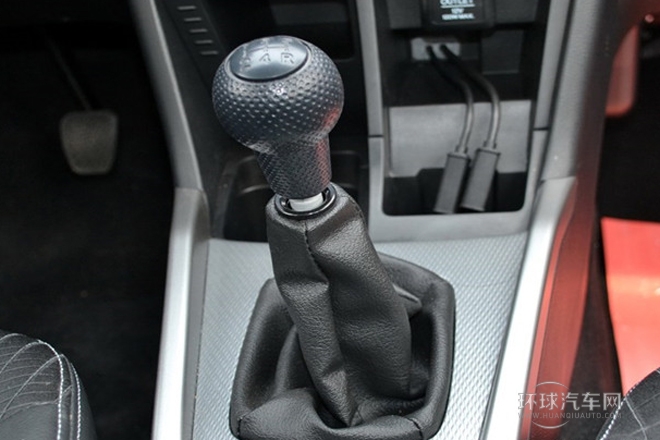 2013款 1.5L 手動運(yùn)動型