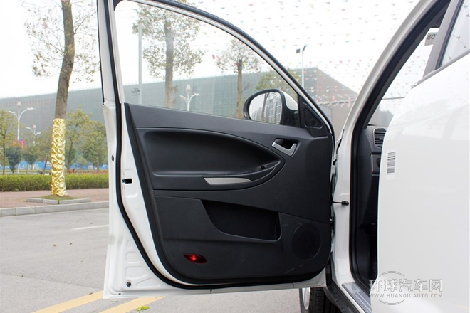 2013款 2.0L 自動尊貴型