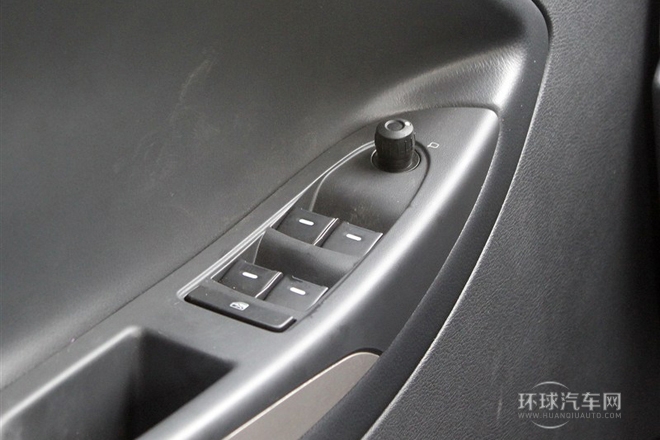 2013款 2.0L 自動尊貴型