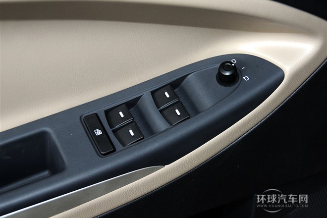 2013款 2.0L 手動尊貴型