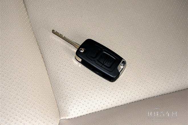 2013款 2.0L 手動尊貴型