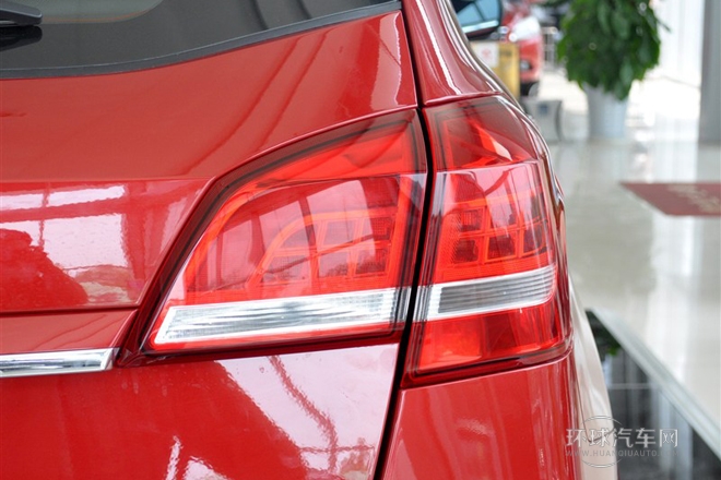 2014款 1.5T 手動兩驅(qū)尊貴版