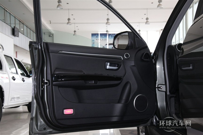 2013款 智尊版 2.0T手動四驅進取型