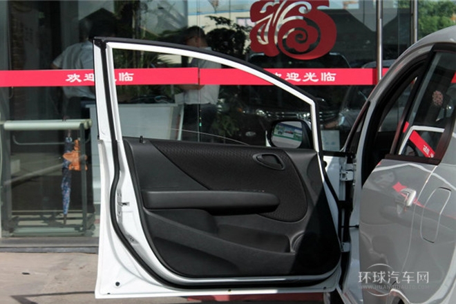 2013款 1.5L 手動(dòng)舒適型