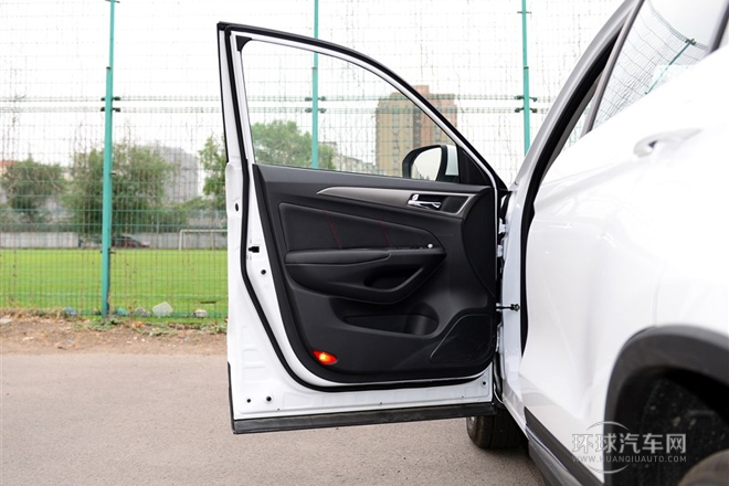 2014款 1.8T 自動尊貴型